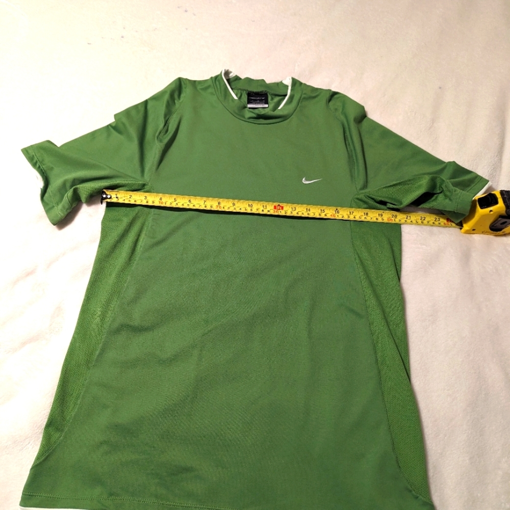 Nike fit dry crew neck tee shirt. Size large. The Masters Green colour.